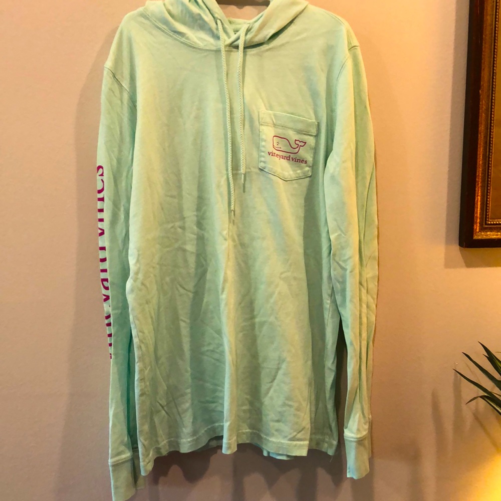 Vineyard vines girls long sleeved hooded tee
